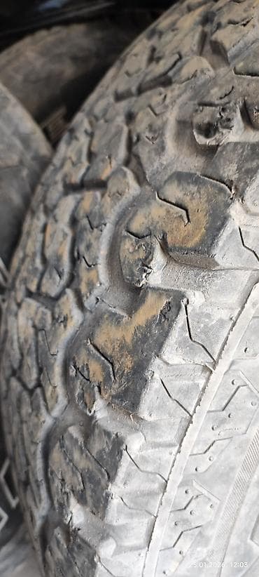 r16 4100: Шины 265 / 65 / R 17, Всесезонная, Б/у, Комплект, Внедорожные (АТ/МТ), Maxxis — 2