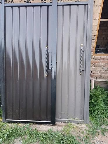 Распашные металлические ворота с калиткой - Конструкция