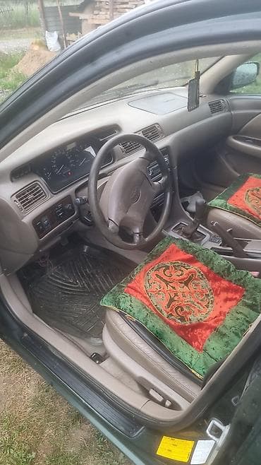 Toyota Camry: 2000 г., 2.2 л, Механика, Бензин, Седан