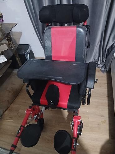 Инвалидная коляска с поддержкой корпуса и столиком - Тип