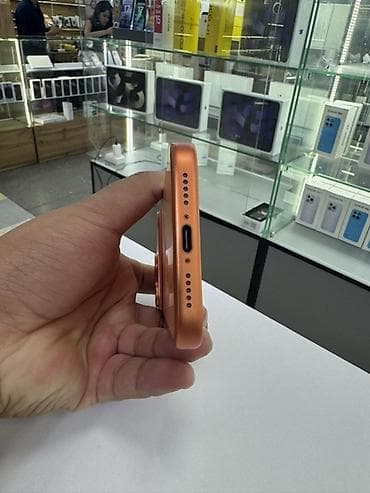 iphone 15 mini: IPhone 17 Pro, 256 ГБ, в оранжевом цвете корпуса. Смартфон с плоскими — 7
