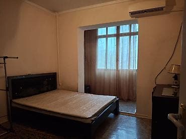 Сдаётся комната с мебелью. - Планировка: прямоугольная комната с