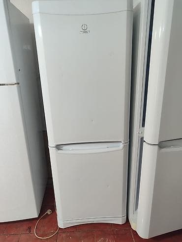 Холодильник Indesit, Б/у, Двухкамерный, De frost (капельный), 60 * 165 * 60