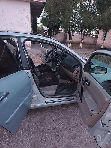 mazda mx5: Renault Megane: 2003 г., 1.4 л, Механика, Бензин, Хэтчбэк — 8