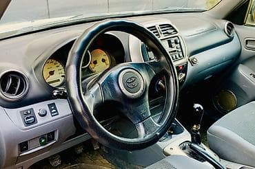2 8: Toyota RAV4: 2000 г., 1.8 л, Механика, Бензин, Кроссовер — 3