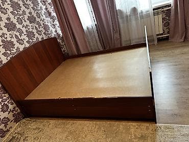 Мебель: Двуспальная кровать, Б/у, Каркас без матраса, длина - 200 см — 2