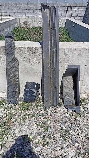 пластиковые пороги: Внутренние накладки порогов Mercedes-Benz, Б/у — 1