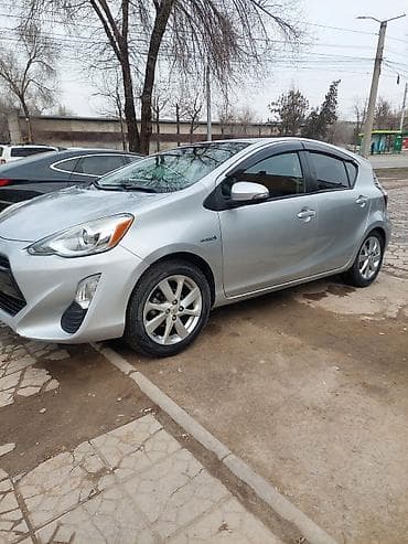 prius prim: Toyota Prius: 2015 г., 1.5 л, Автомат, Гибрид, Хэтчбэк — 2