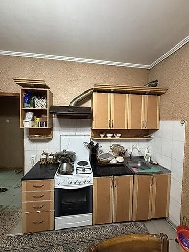 Кухонный гарнитур с рабочей зоной и навесными шкафами - Комплектация