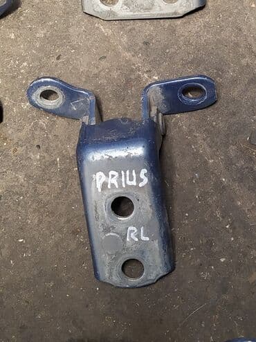 купить крестовину для кресла: Toyota Prius 20 Дверная Петля, Тойота Приус 20 петля дверная Нижняя — 1