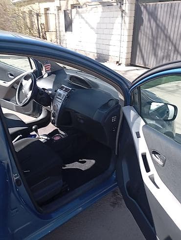 mini kuper: Toyota Yaris: 2008 г., 1.3 л, Робот, Бензин, Хэтчбэк — 2