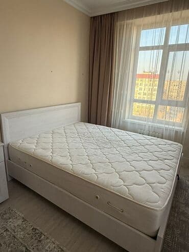 две кровати с матрасами: Двуспальная кровать современного дизайна с матрасом. Рама кровати — 1