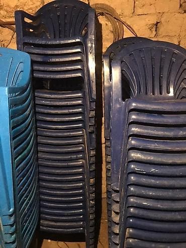 Кровати: Стулья пластиковые б/у 
для сада — 2