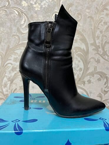 сапоги из натурального меха и кожи: Продаю турецкие Деми полусапожки 36 размера. Почти новые — 3