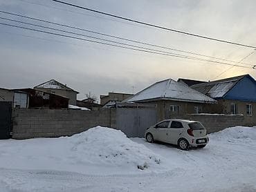 срочная продажа домов: Продаётся дом с двором и хозяйственными постройками. - Отдельно — 9