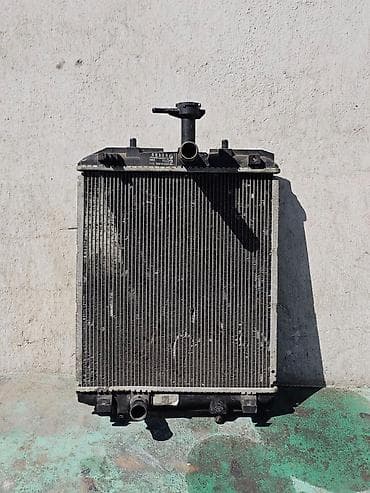 Радиатор охлаждения двигателя Toyota Aygo 1.0 / Peugeot 107 / Citroen