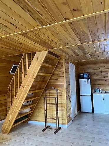 А‑фрейм домики и юрты - Планировка: два уровня. На первом — гостиная