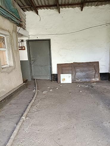 дом на продажу: Дом с хозяйственным двором - Планировка: прихожая, кухня — 8