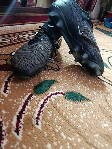 nike acg: Продаю футбольные бутсы Nike. Размер: 42. Покупал за 3800 сом. Носил — 2