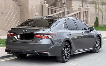 bmw 34: Toyota Camry: 2021 г., Гибрид, Седан — 4