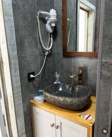 сдам частный дом без хозяина в бишкеке: Студия с мини-кухней и собственным санузлом - Уютный номер-студия — 6