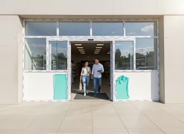 Раздвижная входная группа из ПВХ с остеклением WINTECH. -