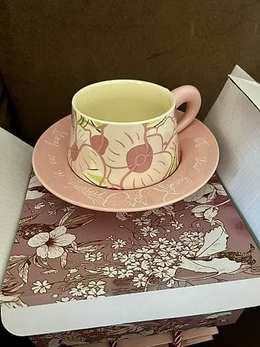 Чайная пара с блюдцем, керамика. - Нежно‑розовый цвет с цветочным