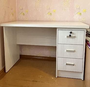 Столы: Компьютерный стол, С полками — 1