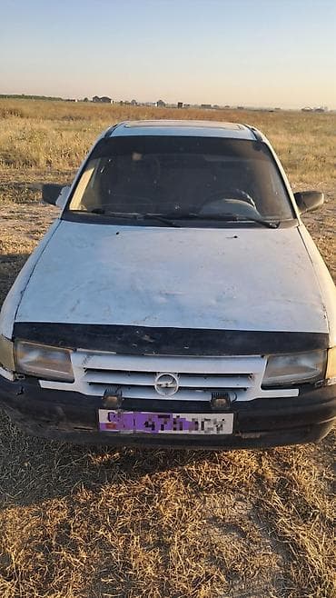 Продажа авто: Opel Astra: 2013 г., Седан — 1