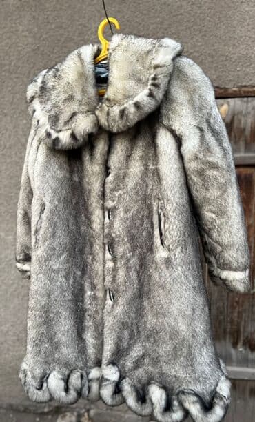 думал: Продаю искусственные шубы серая подростковая, черного и шоколадного — 1