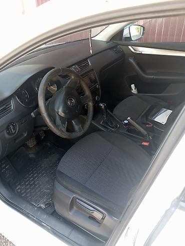 hundai elantra: Skoda Octavia: 2014 г., 1.6 л, Автомат, Бензин, Седан — 5