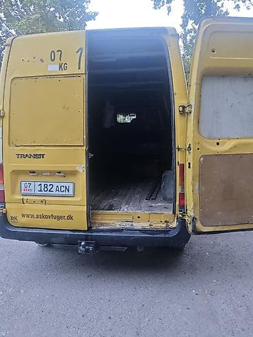 Грузовой фургон Ford Transit (желтый) - Кузов: цельнометаллический — 5