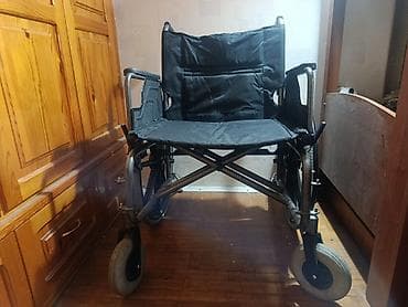 Инвалидная коляска складная, ручной привод. Особенности: - Стальной