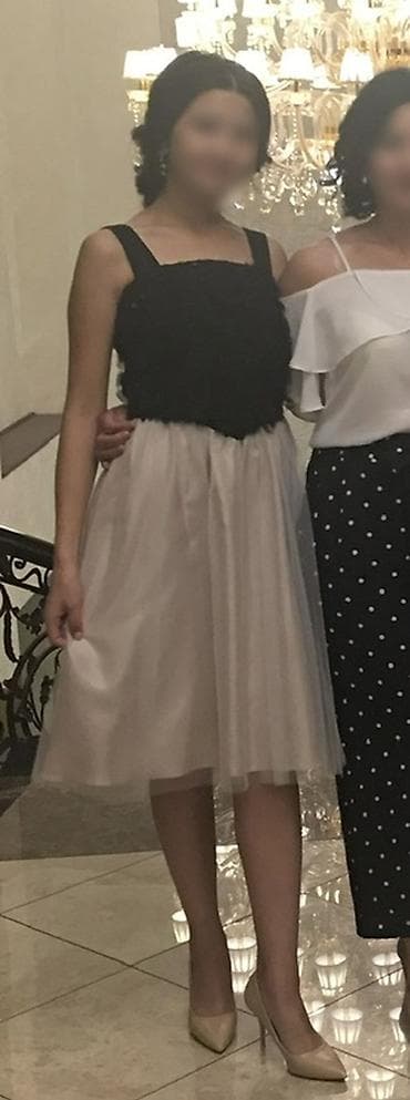 Платье-коктейль двухцветное. - Силуэт: расклёшенная юбка чуть ниже — 2