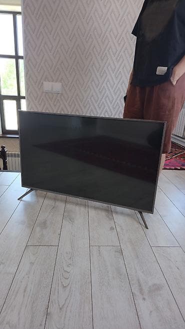 mi 4a: Телевизор LED, диагональ ориентировочно 50–55". Тонкие рамки — 2