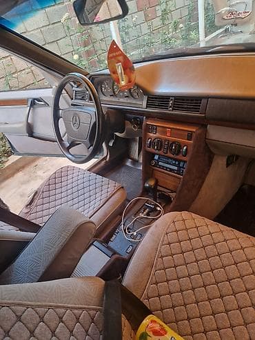 Mercedes-Benz W124: 1995 г., 2.2 л, Автомат, Седан — 10