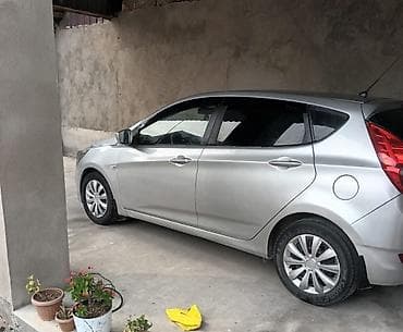 Hyundai Solaris: 2013 г., Механика, Хэтчбэк — 4