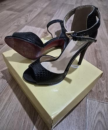 Босоножки, 37, Christian Louboutin, Новый, цвет - Черный, Самовывоз at lalafo.kg Босоножки, 37, Christian Louboutin, Новый, цвет - Черный, Самовывоз