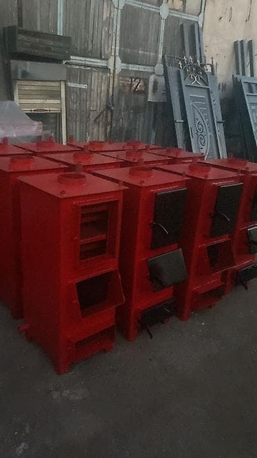 Твердотопливные печи прямоугольного типа (буржуйки), окрашенные