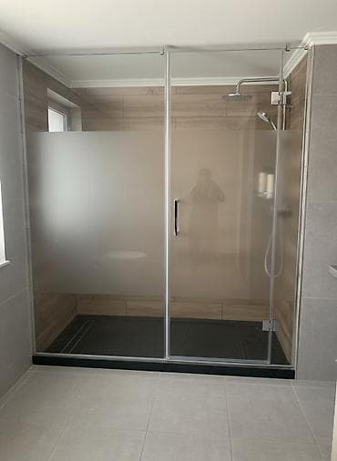 Душевая перегородка из закалённого стекла с раздвижной дверью -