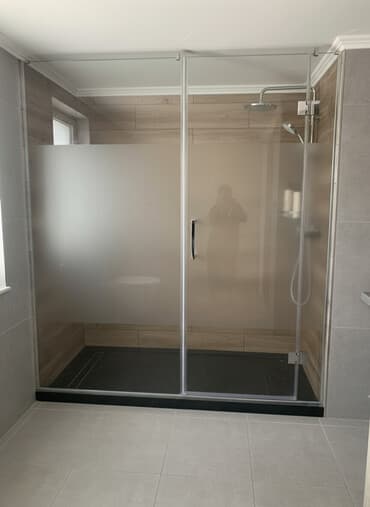шкаф для одежды купить: Душевая перегородка из закалённого стекла с раздвижной дверью - — 1