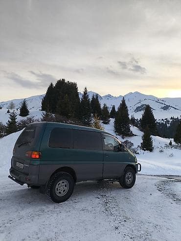 экспедиционные канистры: Mitsubishi Space Gear: 1995 г., 2.4 л, Автомат, Бензин, Минивэн — 3