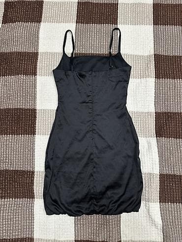 платье коктельное: Черное платье-комбинация на тонких бретелях. - Цвет: глубокий черный — 2