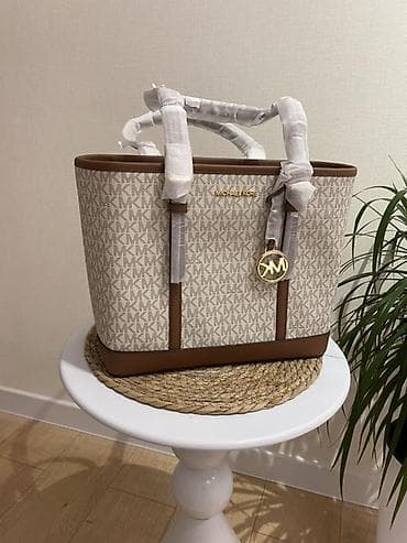 lark m2: Сумка-тоут Michael Kors
Оригинал, куплена в Испании
Очень срочно — 1