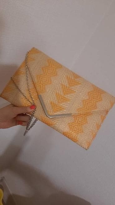 Шарфы, палантины: Продам сумочки по 300 сом. Б/у. В хорошем состоянии. Пишите по номеру — 3