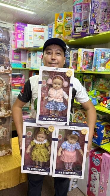 Куклы в различных образах, представлены в ассортименте. Каждая кукла