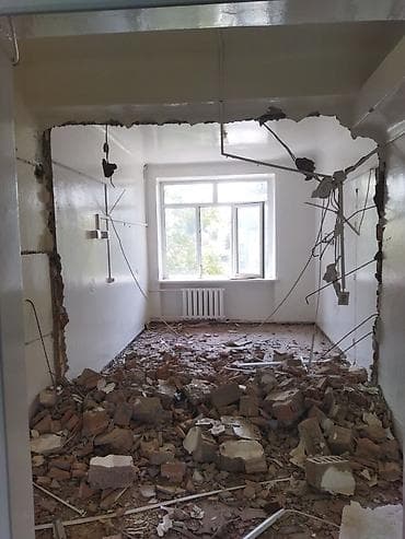one construction: Снос стен, Разбор полов, Демонтаж крыш | Гипсокартонная стена, Снос перегородки, Снятие старой штукатурки | Зачистка от старых обоев, Сбивка старой штукатурки, Снятие извести | Демонтаж ламината, Демонтаж паркета, Демонтаж линолеума | Крыша из шифера, Металлочерепичная кровля, Мягкая кровля Больше 6 лет опыта — 5