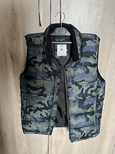 Стеганый жилет GAP Kids, размер XL. На 10-12 лет. Камуфляжный принт