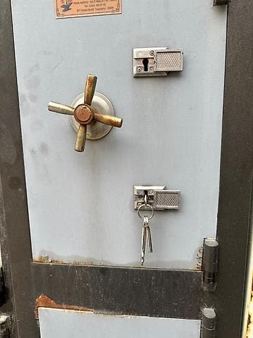 сейф для инструментов: Сейф металлический Çalışkan Çelik - Тип: напольный стальной сейф с — 1