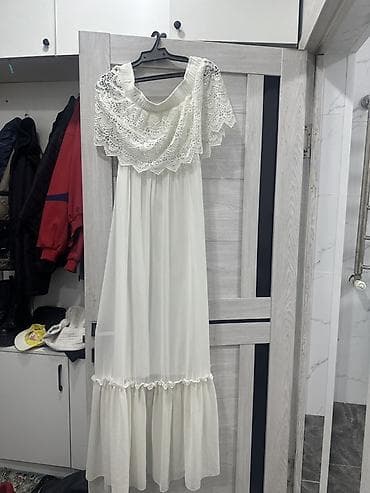 Белое длинное платье с кружевной кокеткой. Брала за 5000 Надевала 2